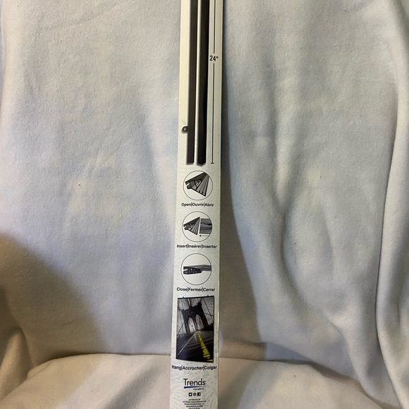 🍀 3/$15 Poster Clip 24” for Hanging and Preserving Posters - Picture 5 of 7